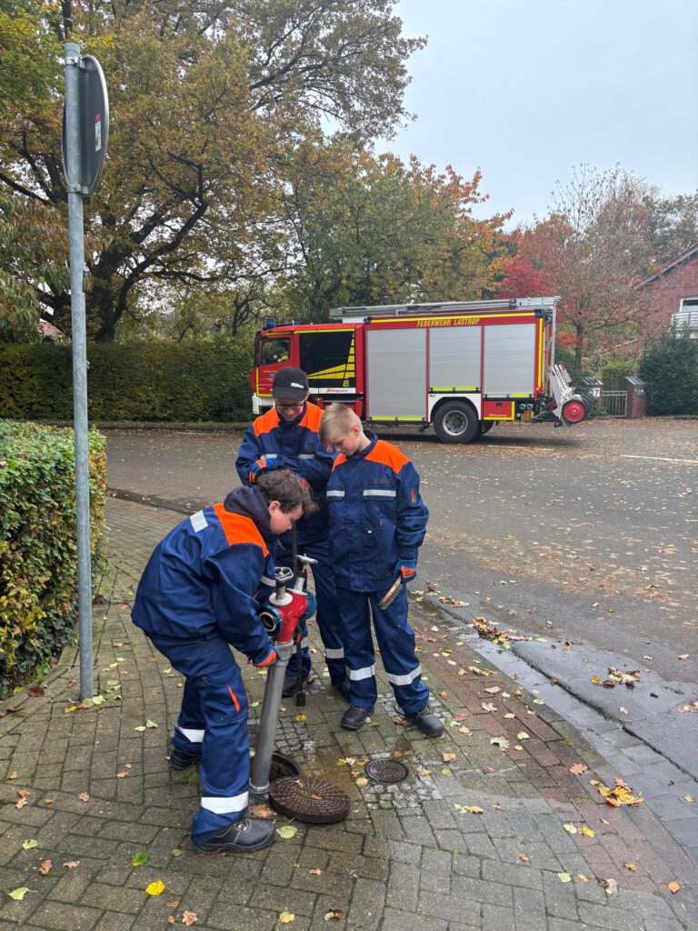 Gartenpflege am Feuerwehrhaus Lastrup
